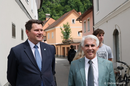 Četvorka maturantov oživila kamniški Glavni trg (6)